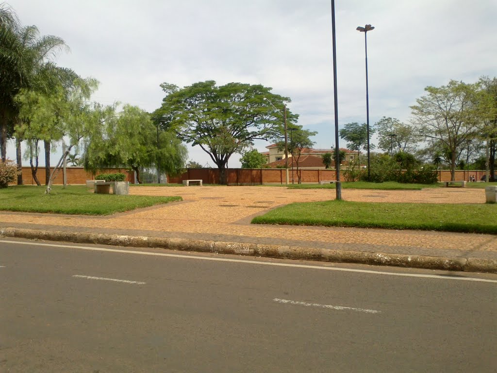Praça Boris Steinbruch - ao lado da Escola Elias Nechar - Bairro Jd. Bela Vista - Catanduva em 19-10-11