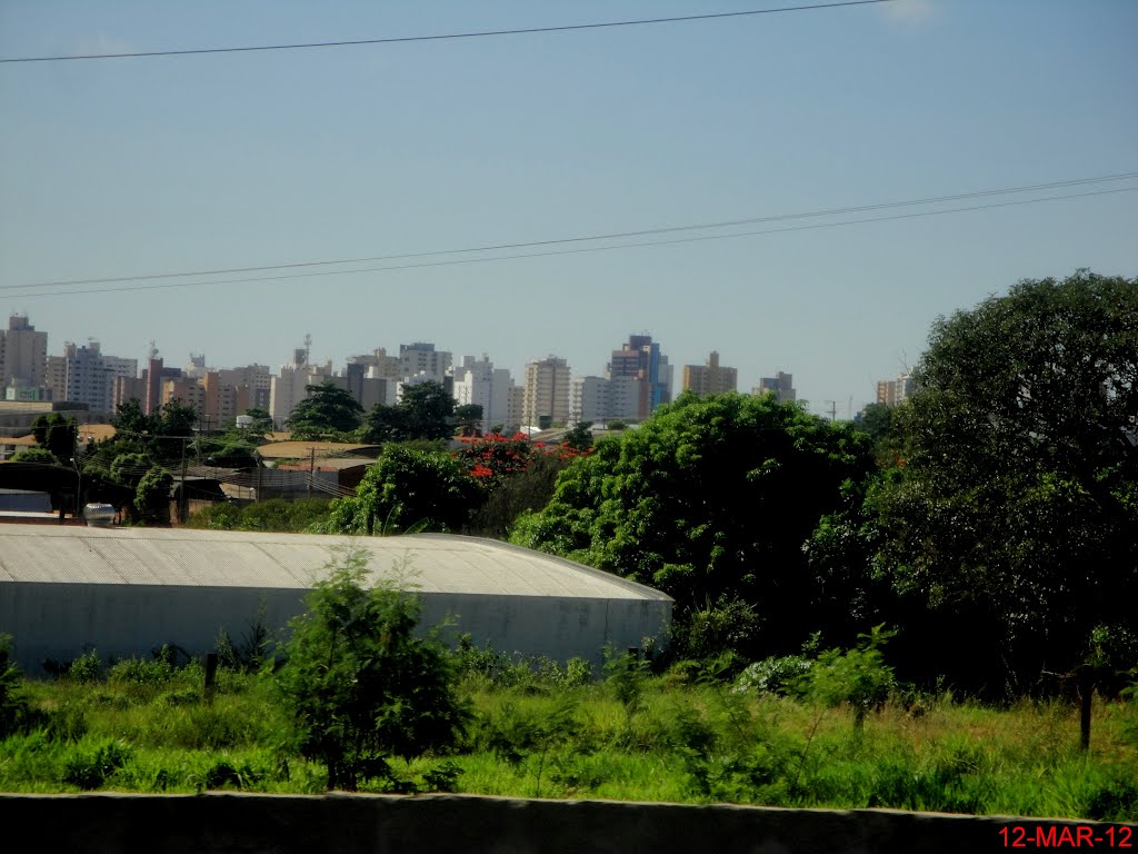 Cidade de Catanduva vista da Rodovia Comendador Pedro Monteleone - SP-351