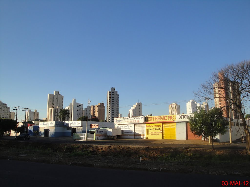 Centro da cidade de Catanduva visto da via marginal do Rio São Domingos