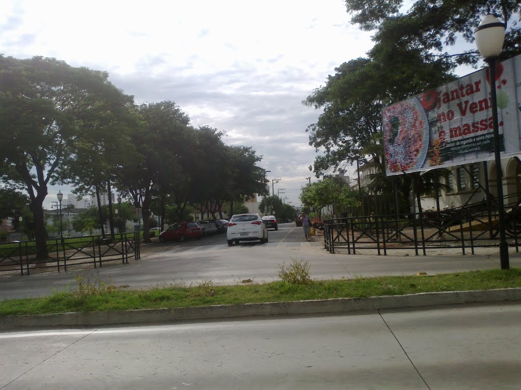 Ruas ao lado da PRACA ROOSEVELT - Catanduva-SP em 15/03/2012 - Defronte ao Cemitério N.S. do Carmo
