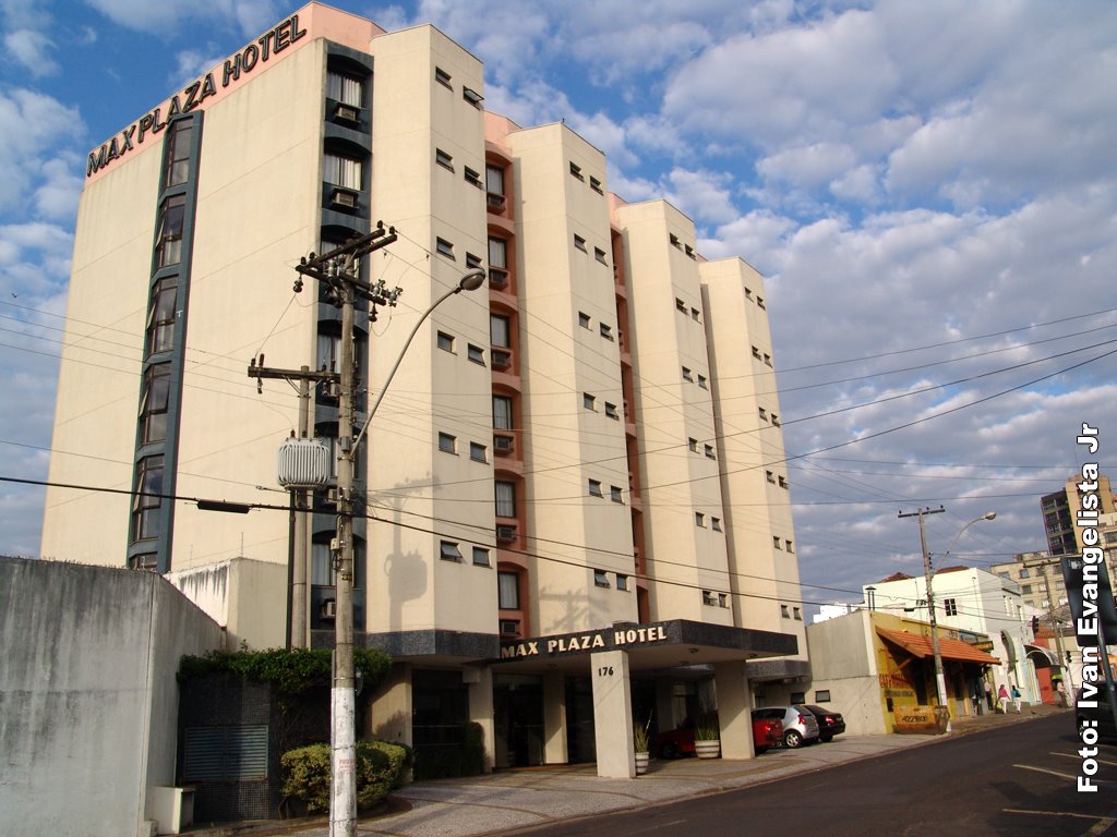 Max Plaza Hotel