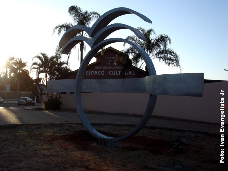 Monumento em homenagem a Paz - Praça da Bíblia