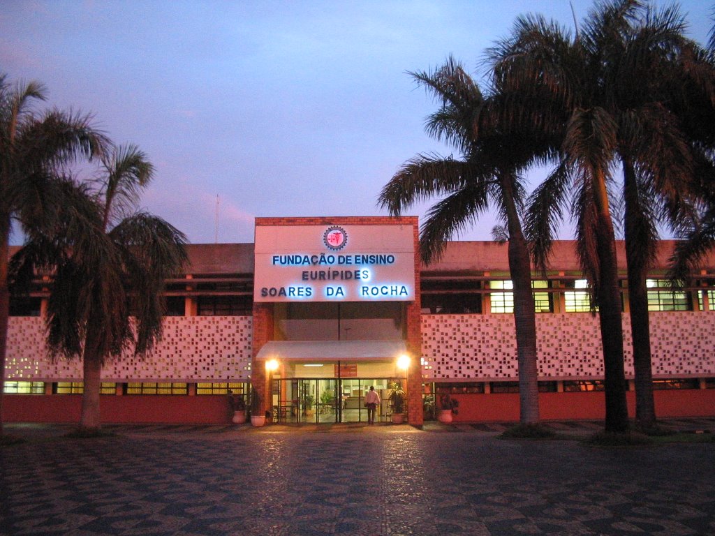 vista da entrada principal do UNIVEM