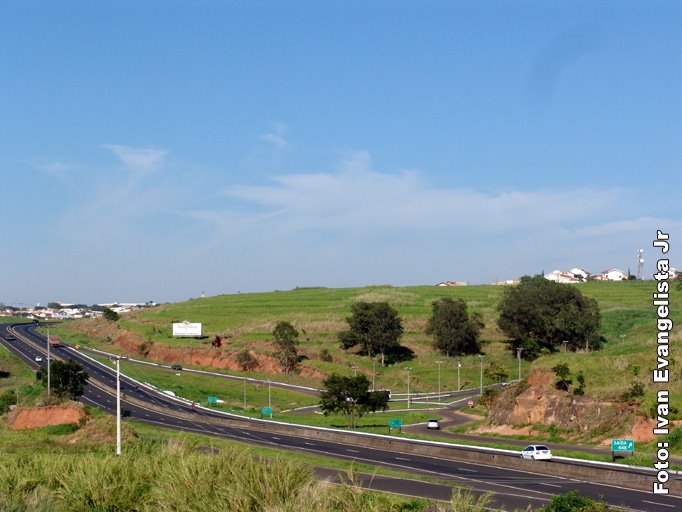 Acesso para a av. Santo Antonio - SP 294