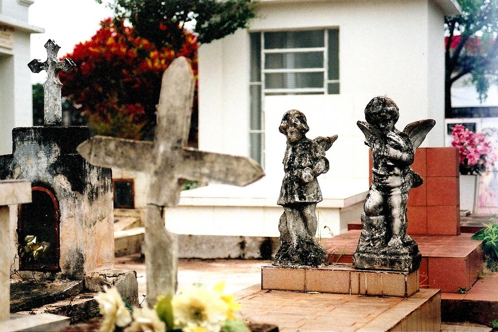 Túmulo no Cemitério da Saudade, Marília