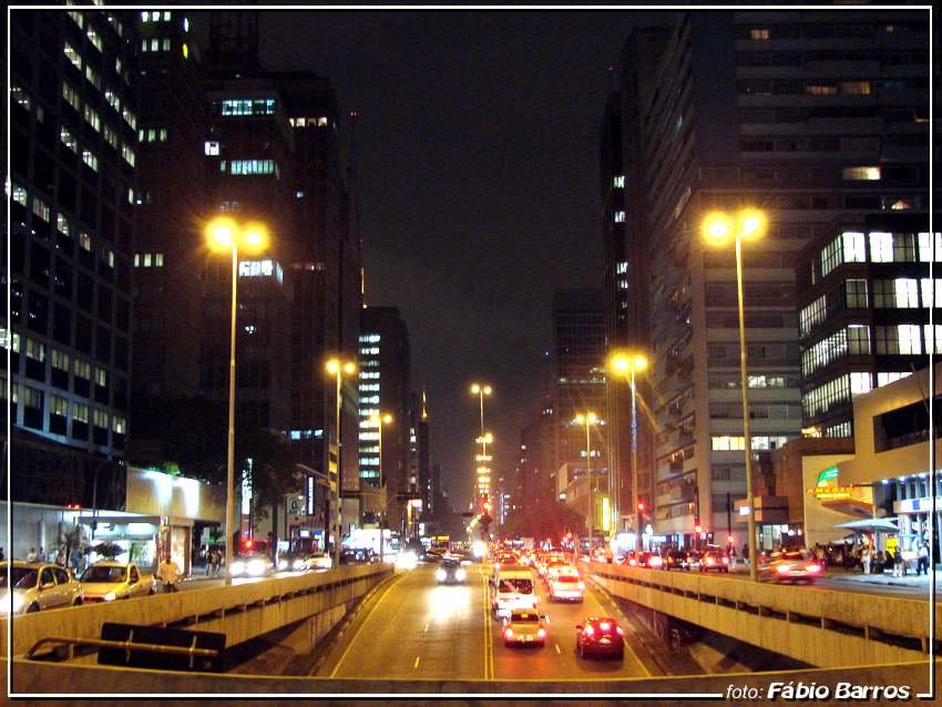 Avenida  Paulista (noite) -  Foto: Fábio Barros (www.facebook.com/Cidade3d)
