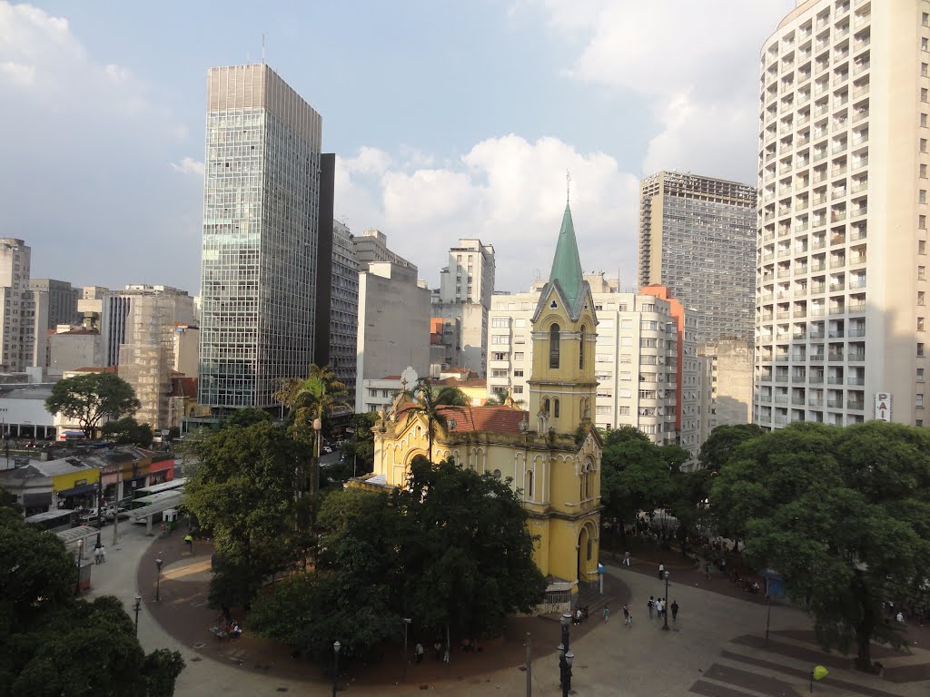 Mãe Preta e Igreja Nossa Senhora do Rosário no Largo do Paiçandú - São Paulo - SP - Brasil
