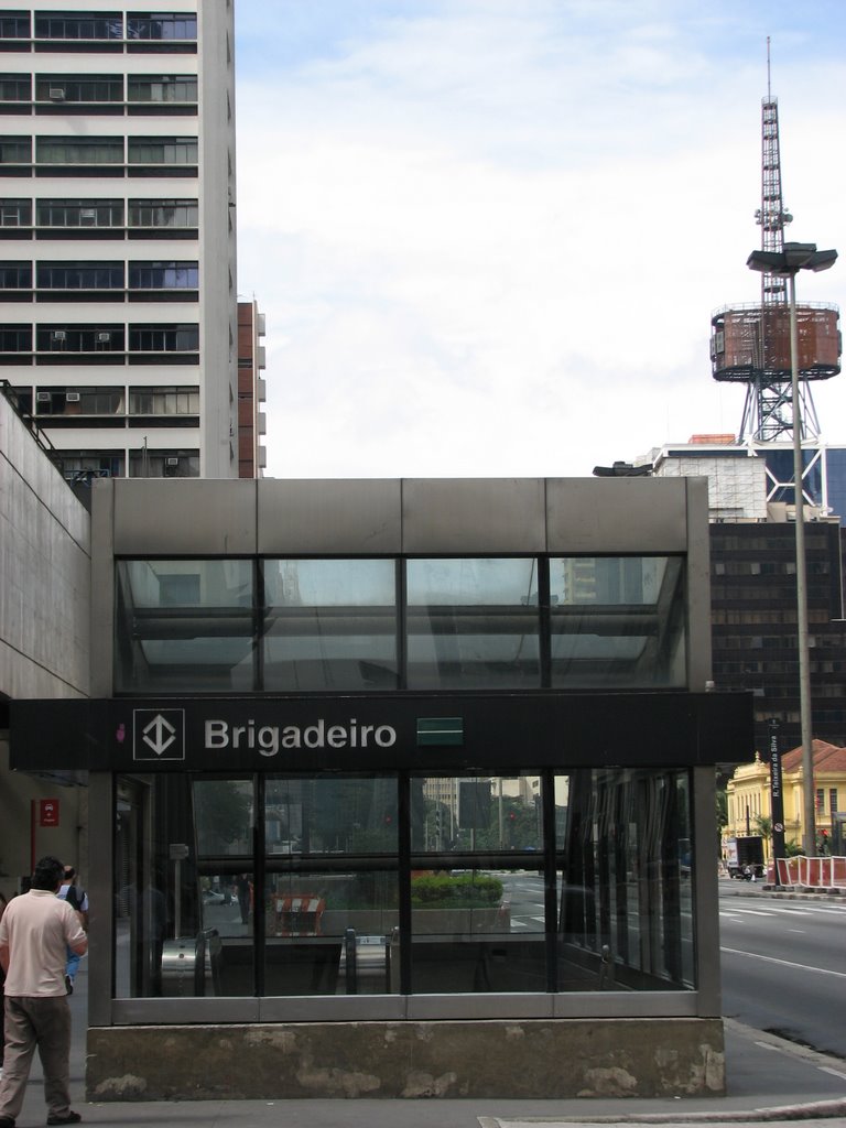 ESTAÇÃO DO METRO BRIGADEIRO
