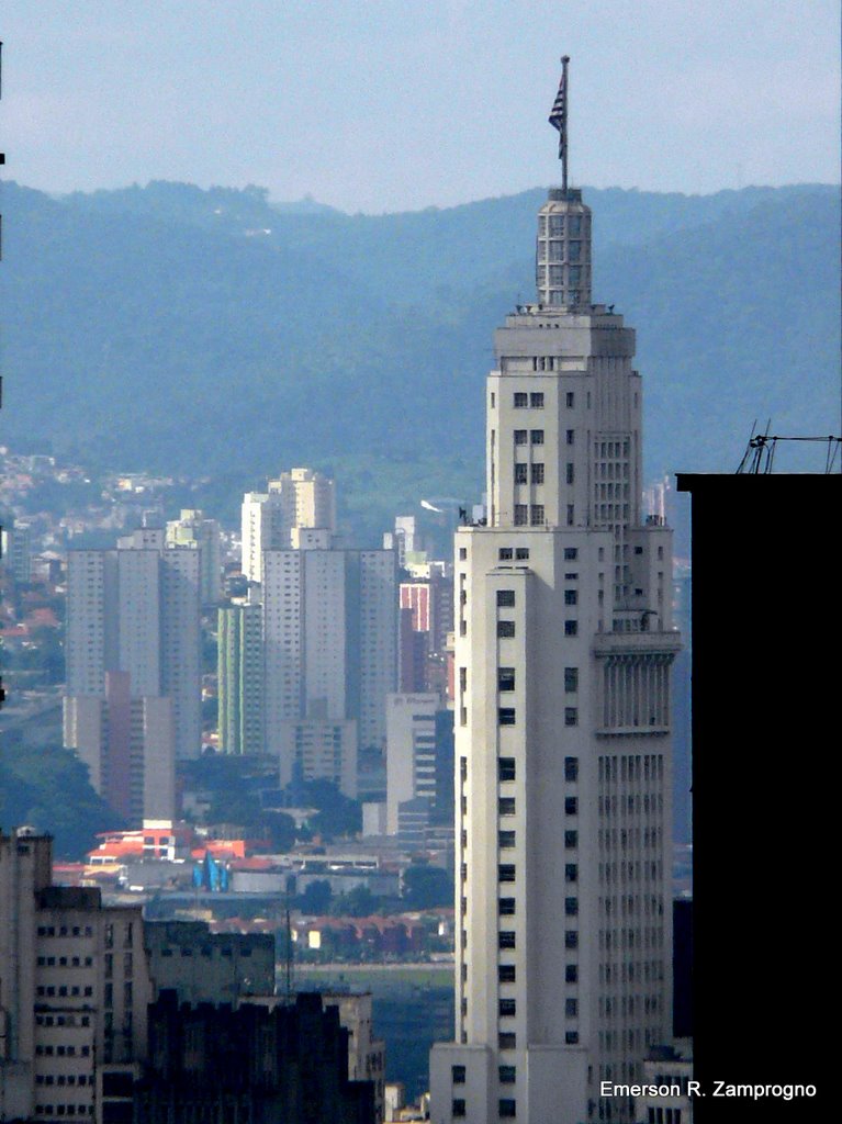 Prédio do Banespa visto do SESC Paulista [ Altino Arantes building - 161 m (528 ft) high ] ezamprogno