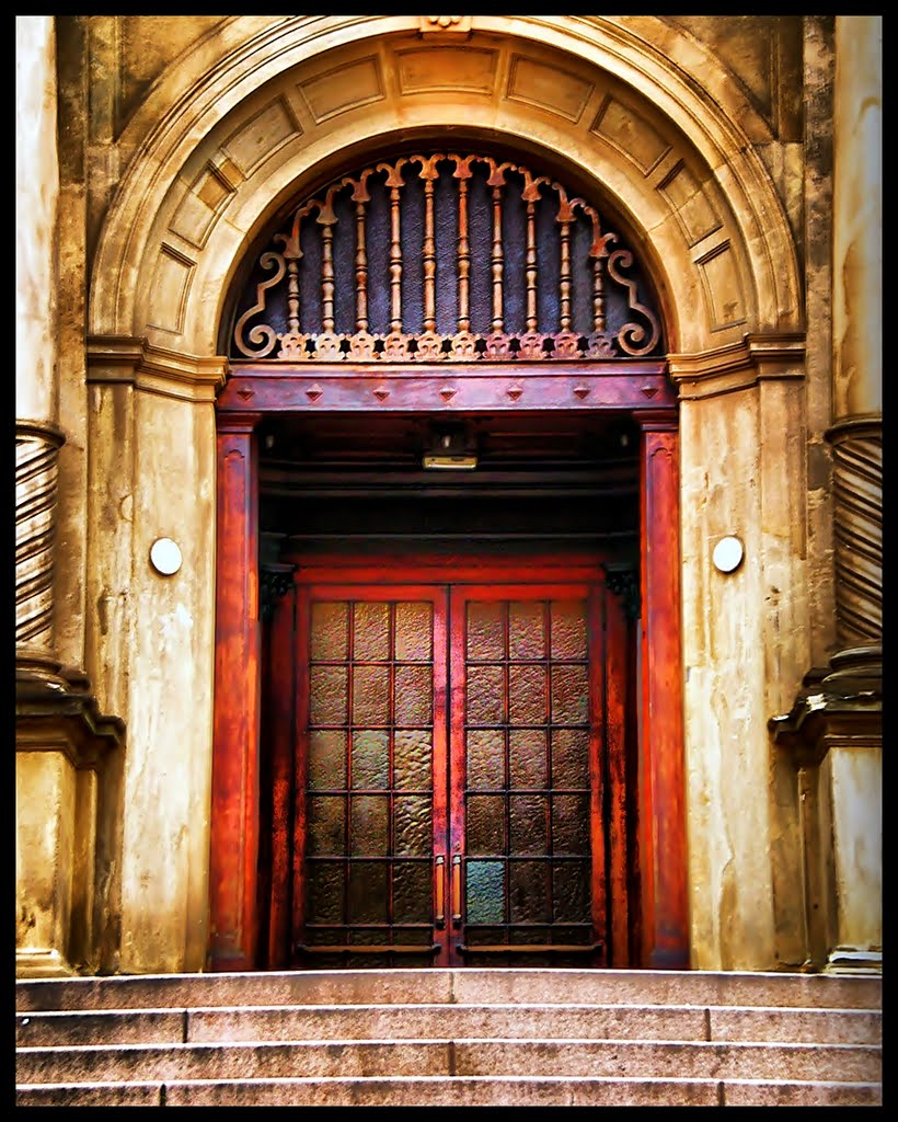 Detalhe da entrada  na Igreja Nossa S. do Carmo - São Paulo - BRASIL.
