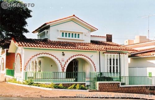 * Residência rua Afonso Pena