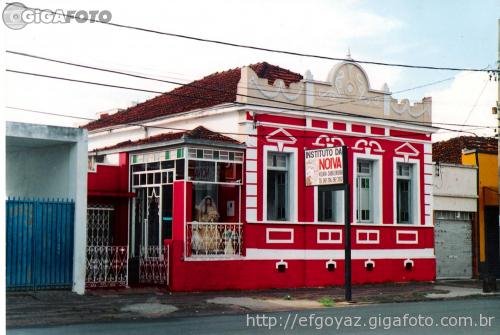 * Residência antiga demolida