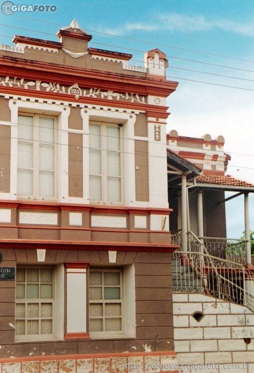 * Câmara Municipal de Araguari - Foto de 2001