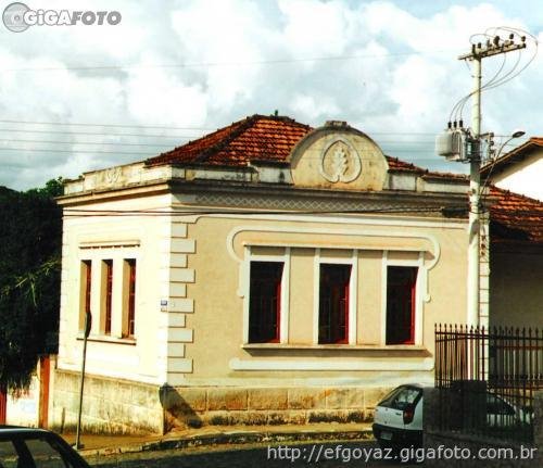 * Residência demolida pra virar um posto de gasolina