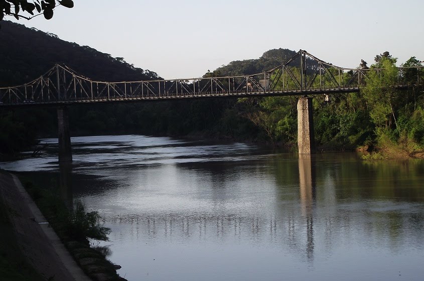 Avenida Beira Rio Itajaí Açú