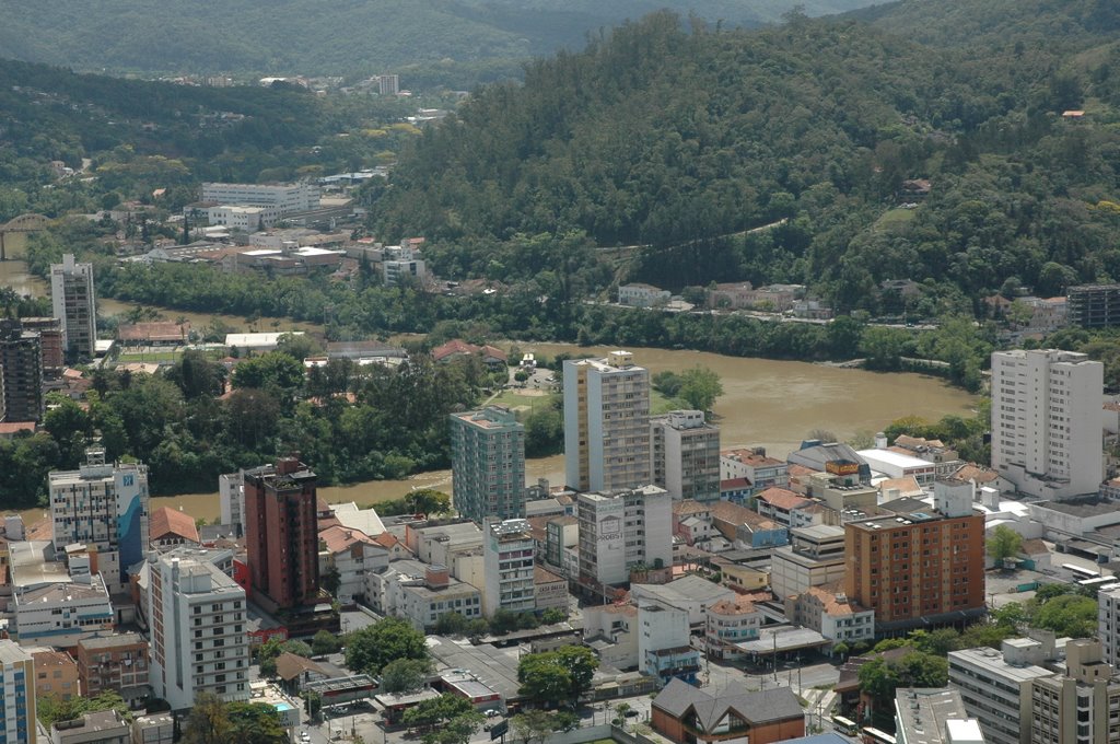 VISTA AEREA DE BLUMENAU E O RIO ITAJAI-AÇU