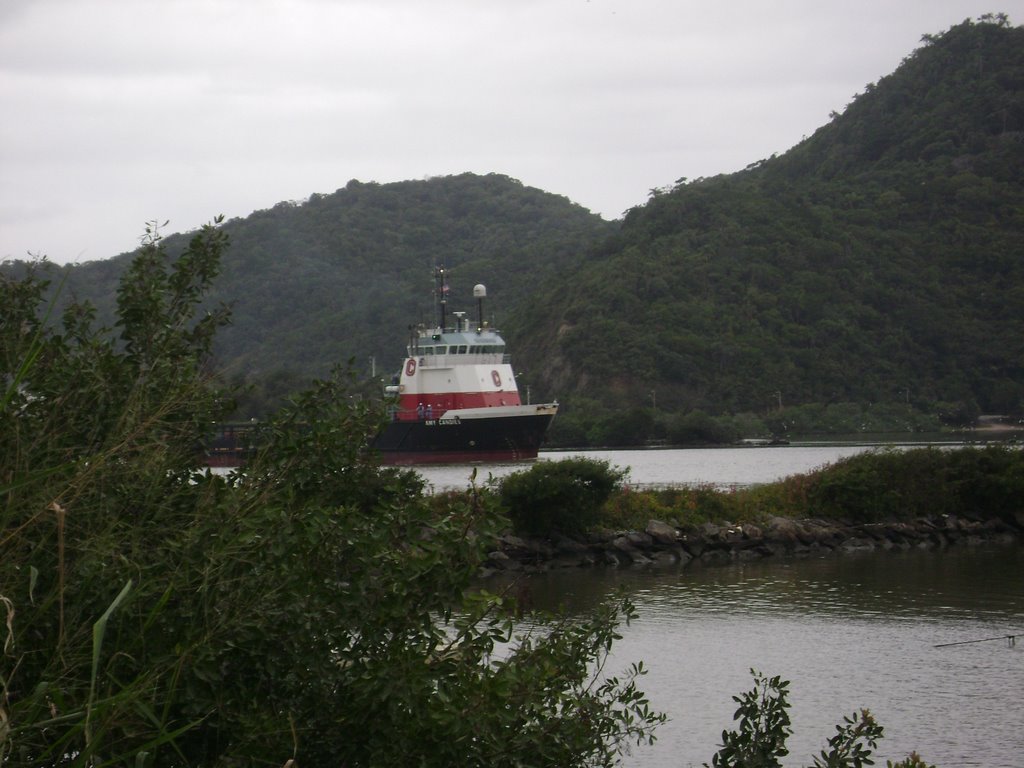 Navio chegando no Porto de Itajaí - SC