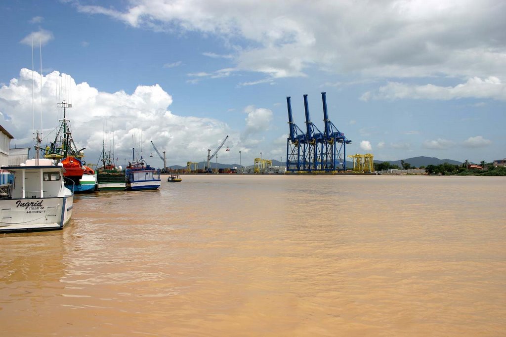 Rio Itajai Açu / Navegantes Portainers