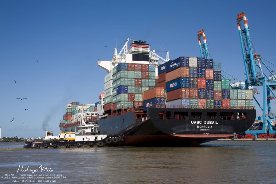 MV UASC Jubail & tugs