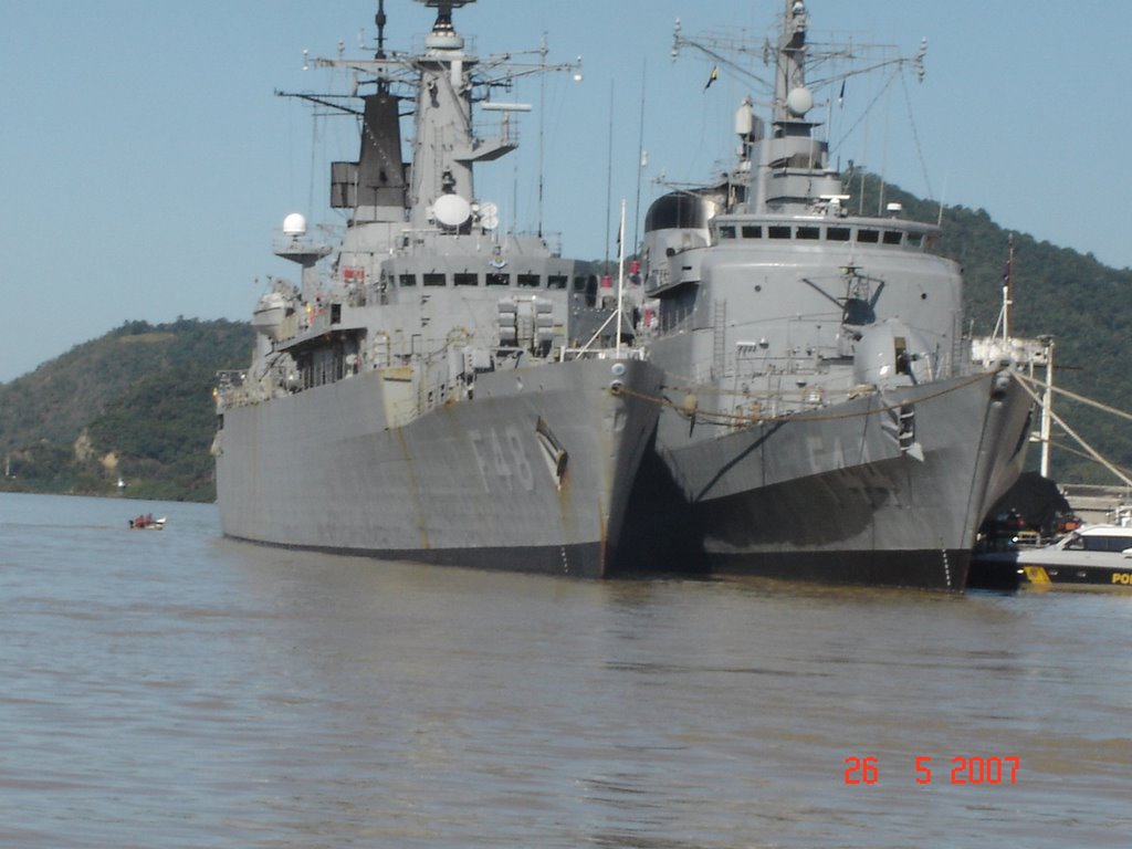 Fragatas F-48 e F-44 - Porto de Itajai/SC-Brasil.