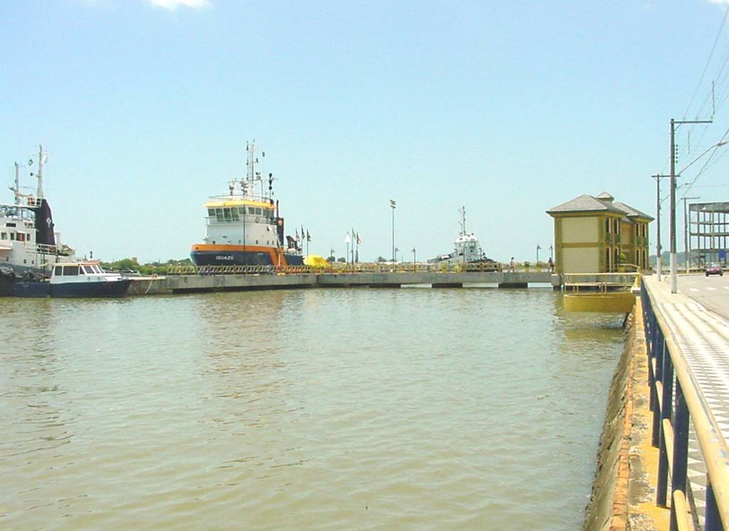 Píer Turístico de Itajaí - by Wolfgang Wodeck