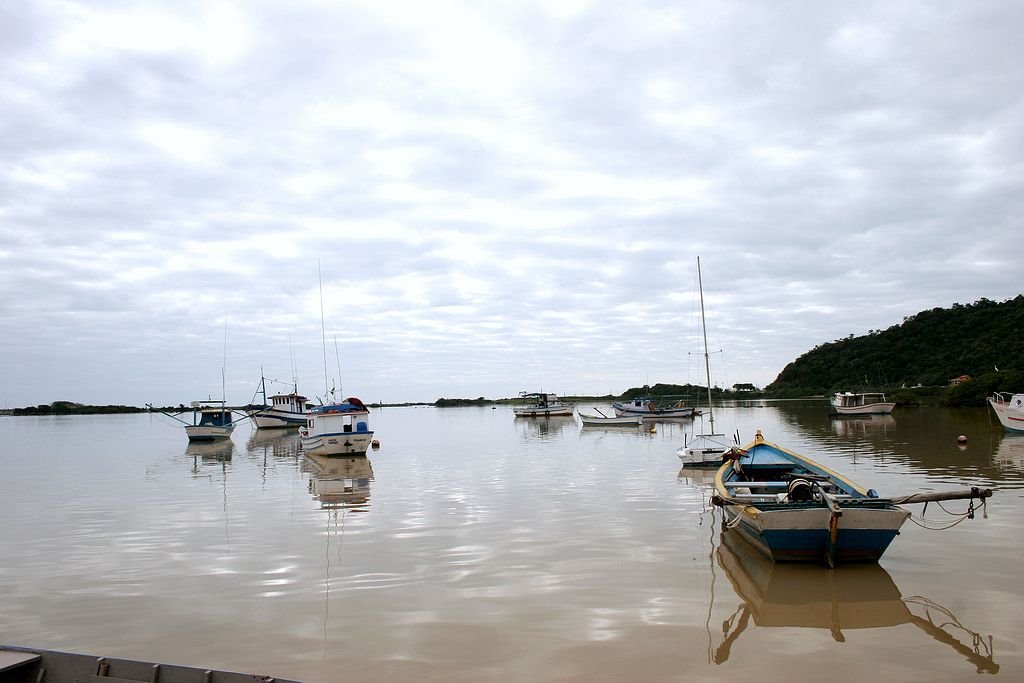 Itajaí SC - Barcos de pesca artesanal - by Wolfgang Wodeck