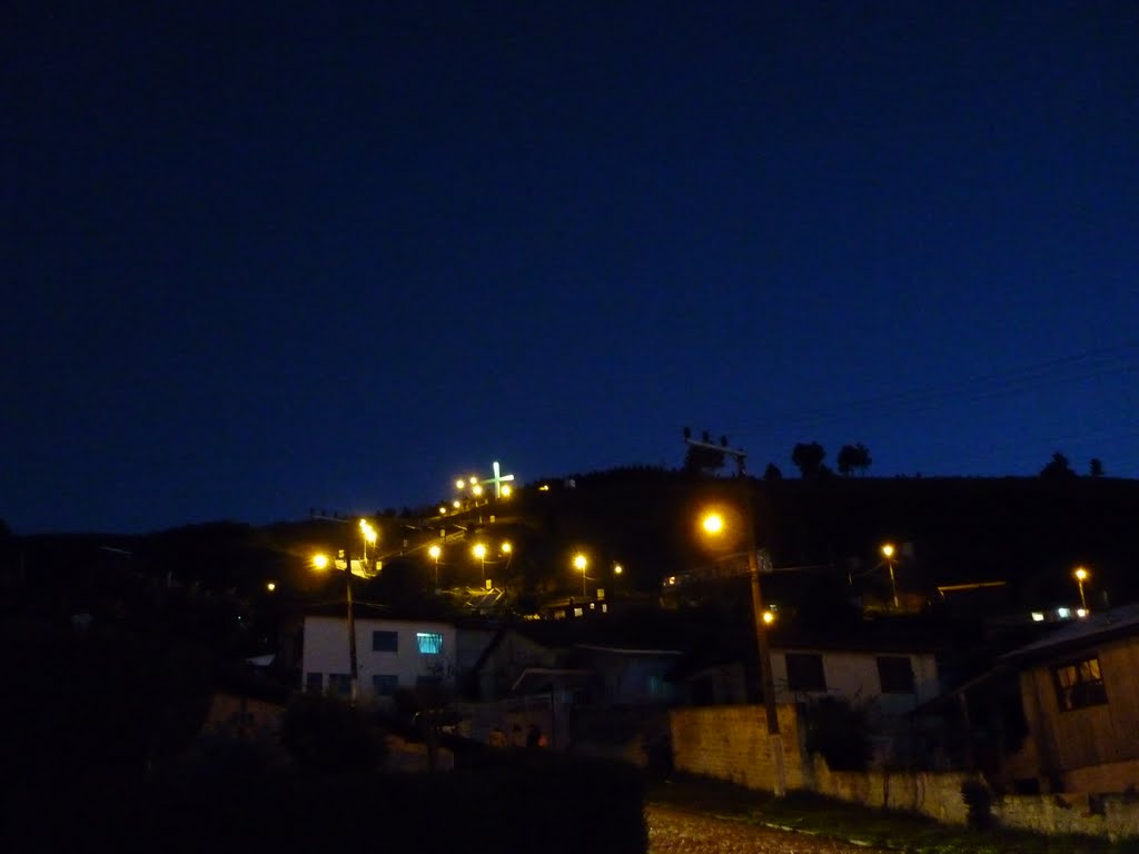 morro da cruz,ao anoitecer,lages sc brasil