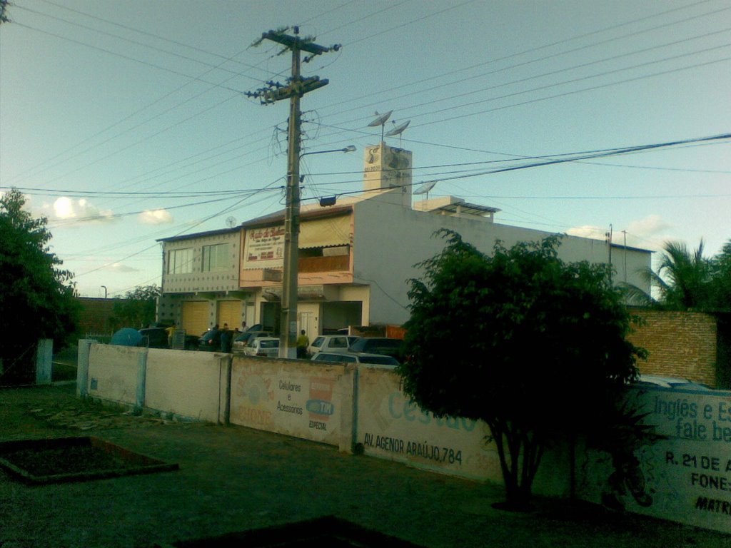 Em frente a Faculdade UECE - Iguatu(CE)