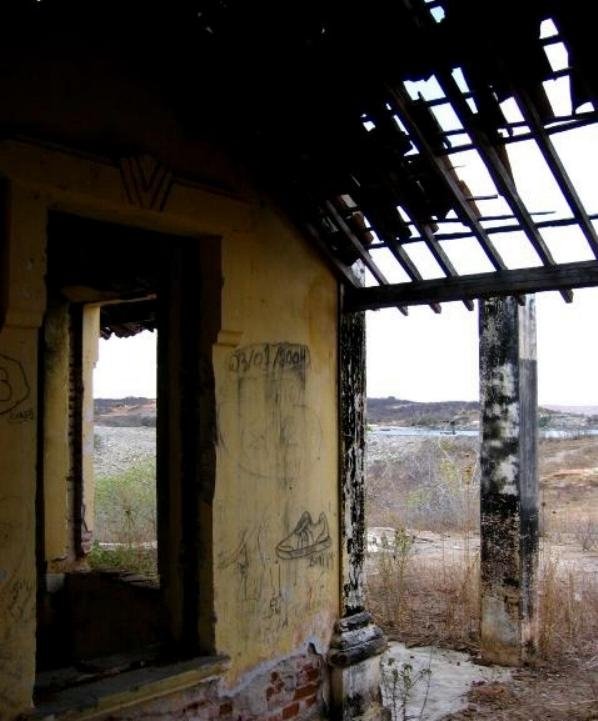 Ruinas de  casarões  que  na seca de 1932  foi transformado em campo de concentração de flagelados  para que não invadisse outras cidades, muitos morreram de fome  e com cólera .