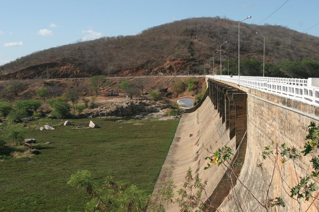 Lado seco da barragem na estrada pra Quixeramobim