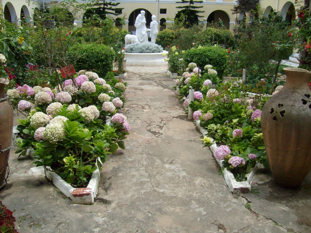 Pátio interno da Pousada dos Capuchinhos.