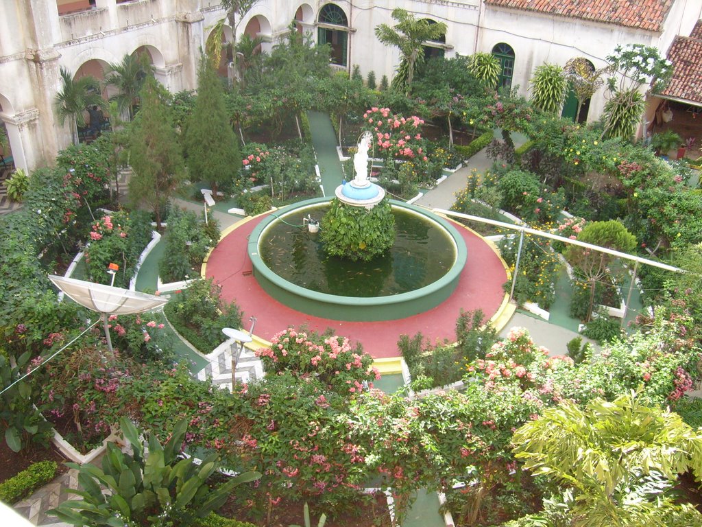 Jardim Interno do Mosteiro dos Jesuítas.