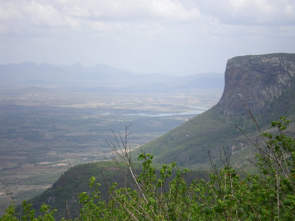 Serra do Estevão(you are looking to Serra da Palha and to Choró Limão reservoir)