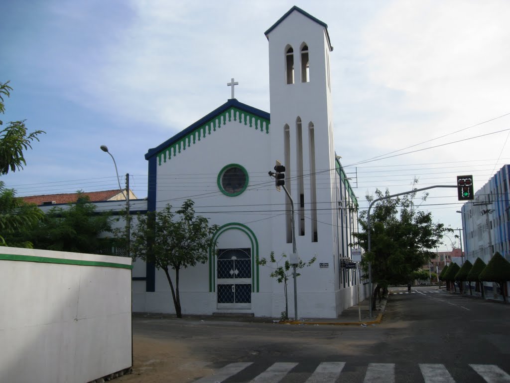 Capela anexa ao antigo Colégio Sobralense, hoje colégio Farias Brito. Sobral, CE.