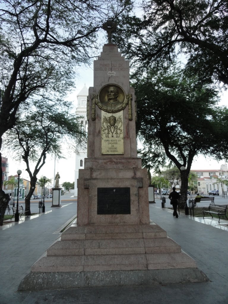 Sobral-CE: Monumento em homenagem ao Papa Bento XV criador da Diocese de Sobral