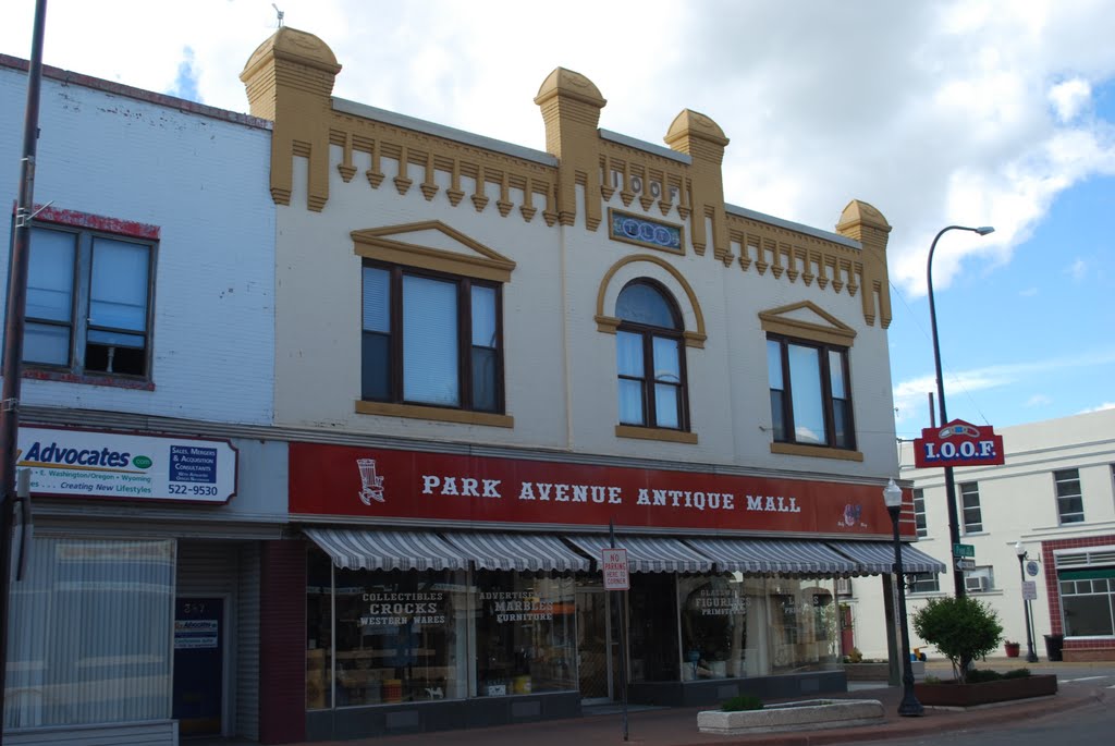 park ave antique mall (with facade)