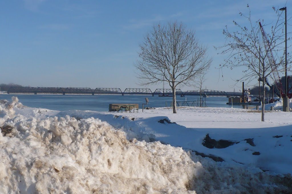 BNSF Railroad Bridge across Mississippi River @ Burlington, IA