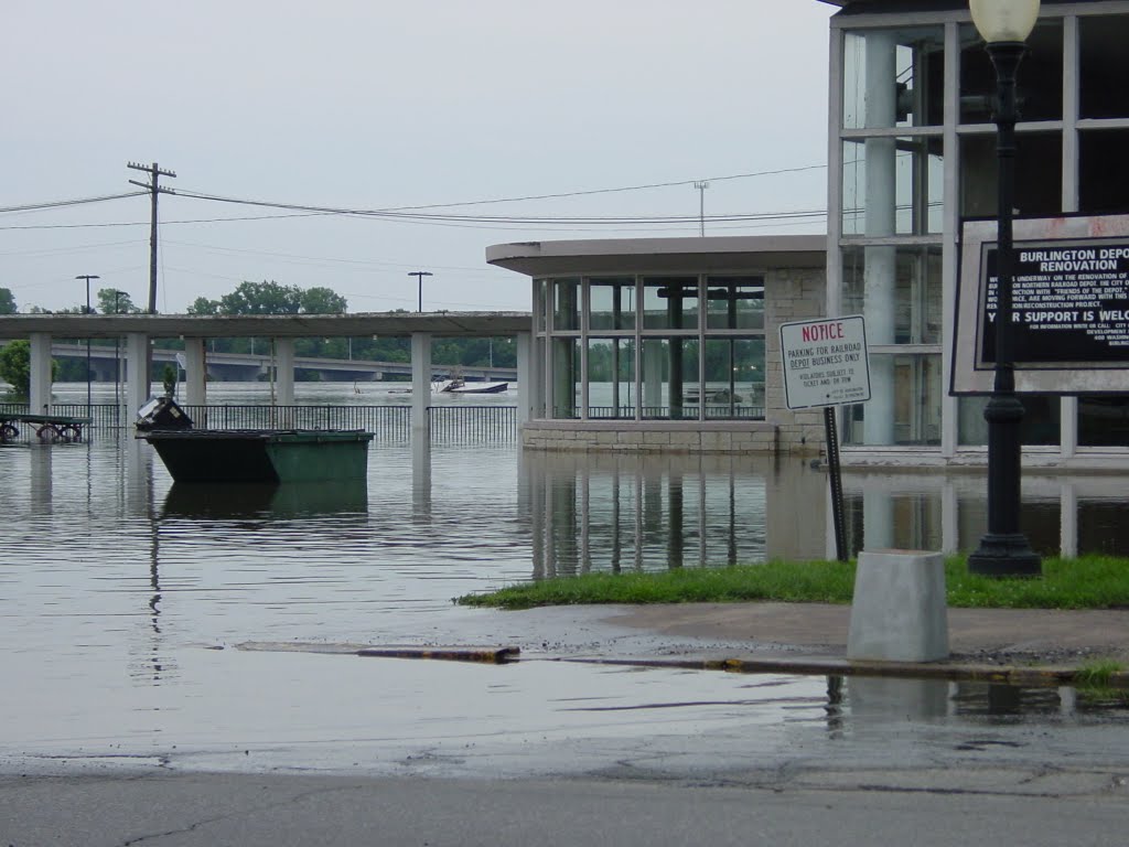 Burlington, Iowa Amtrak Depot during flood of 08