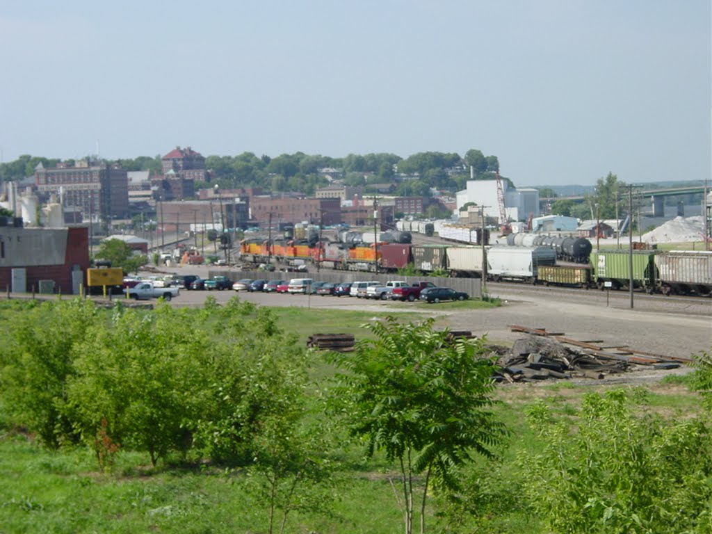5 locomotives pull thru Burlington Iowa rail yard