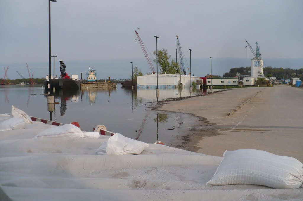 Mississippi River flooding, Burlington, Iowa, USA April 24, 2011