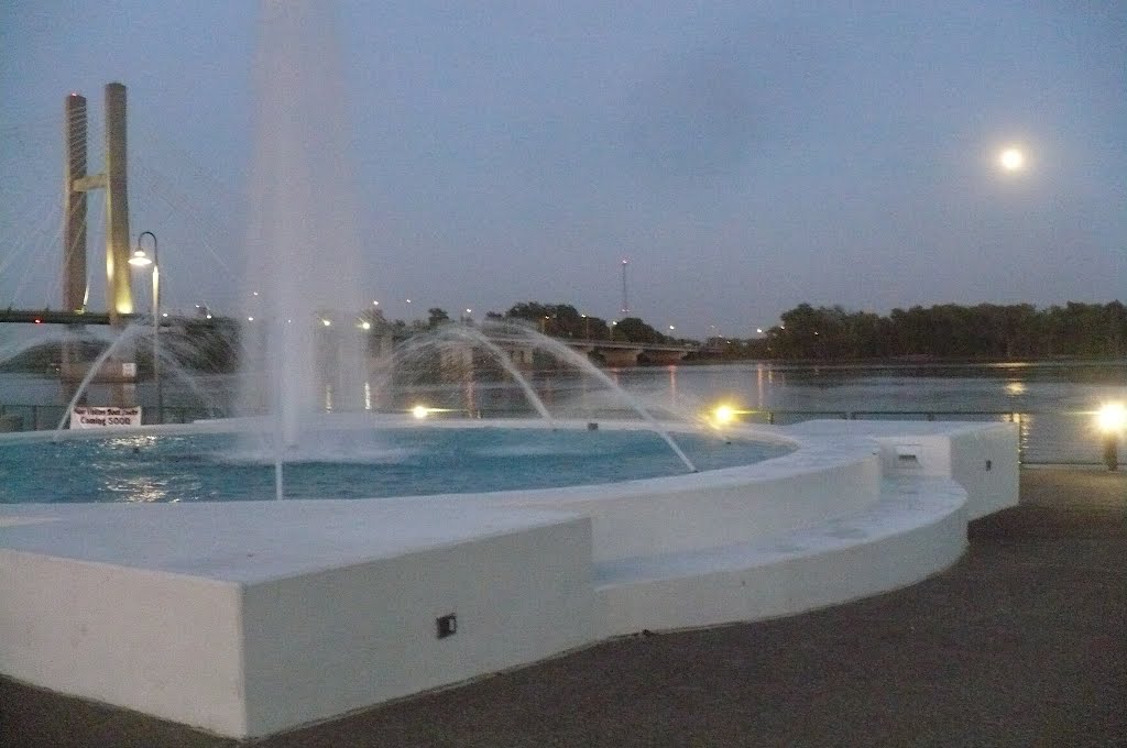Moon and the Fountain