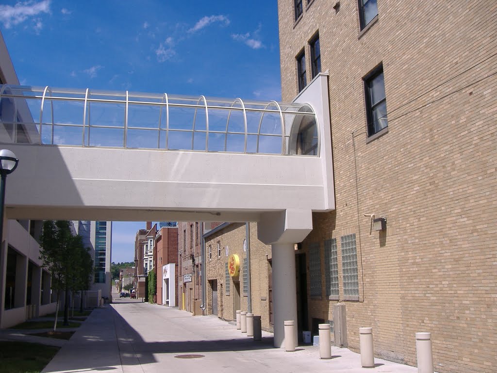 Parking ramp bridge