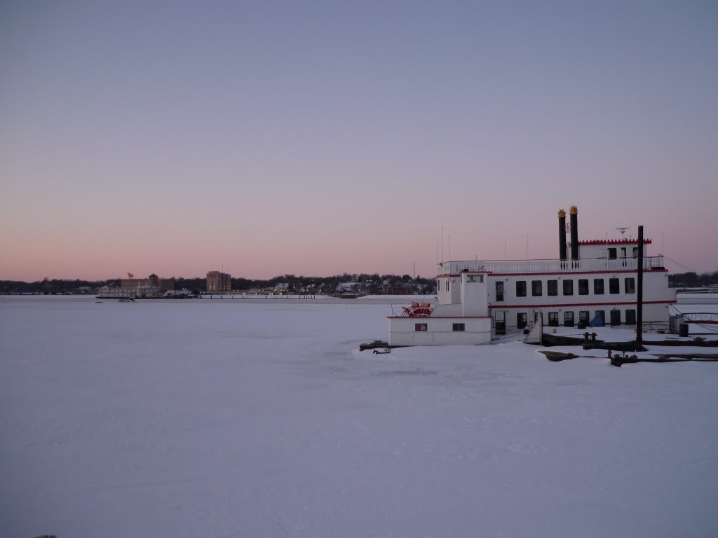 Mississippi River completely frozen over