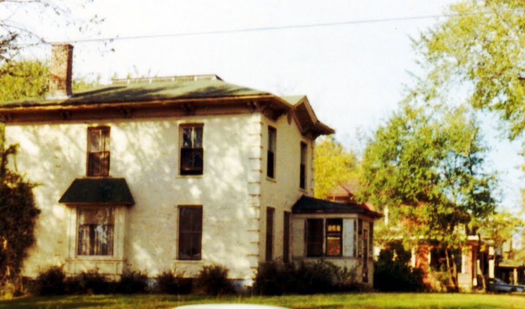 Itailnate house corner of High at Lime