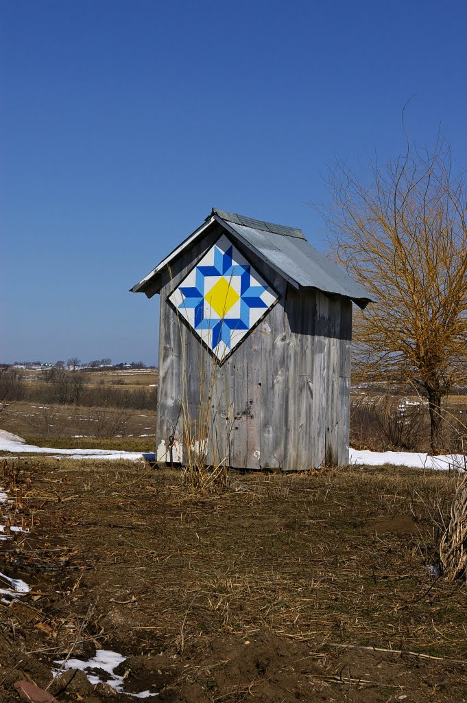 Quilt painted outhouse, Guthrie Center, Iowa
