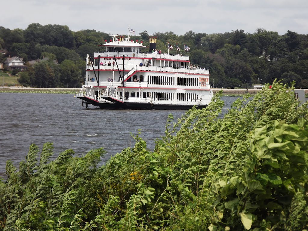 Paddlewheeler on the Mississippi