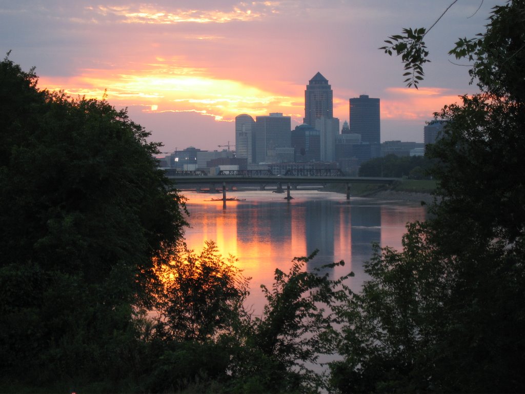 Des Moines downtown looking up the Des Moines River