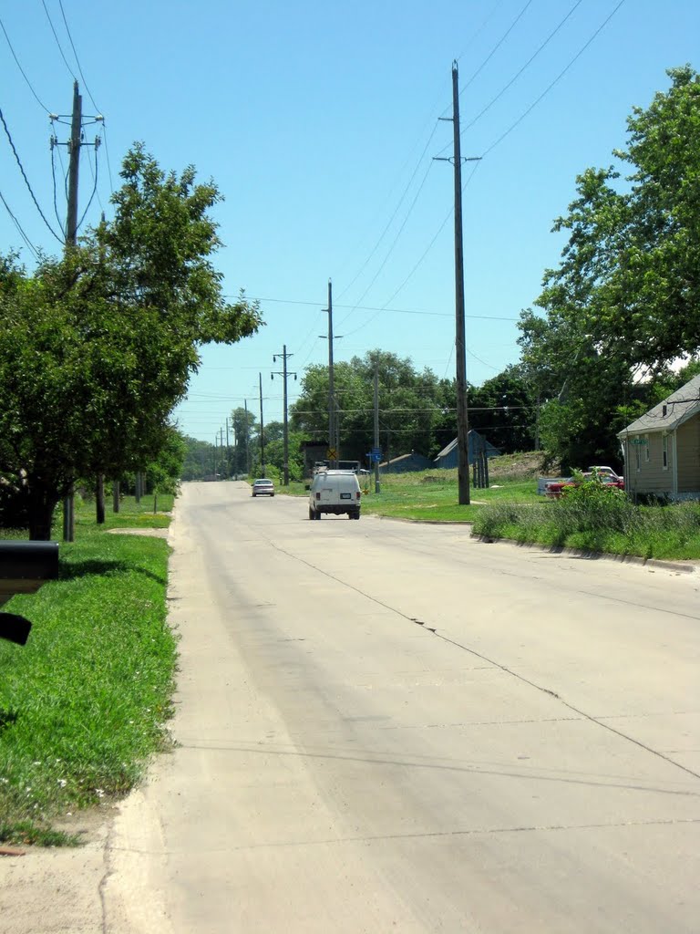 The road less traveled. Scott Ave. east of S.E. 14th St.
