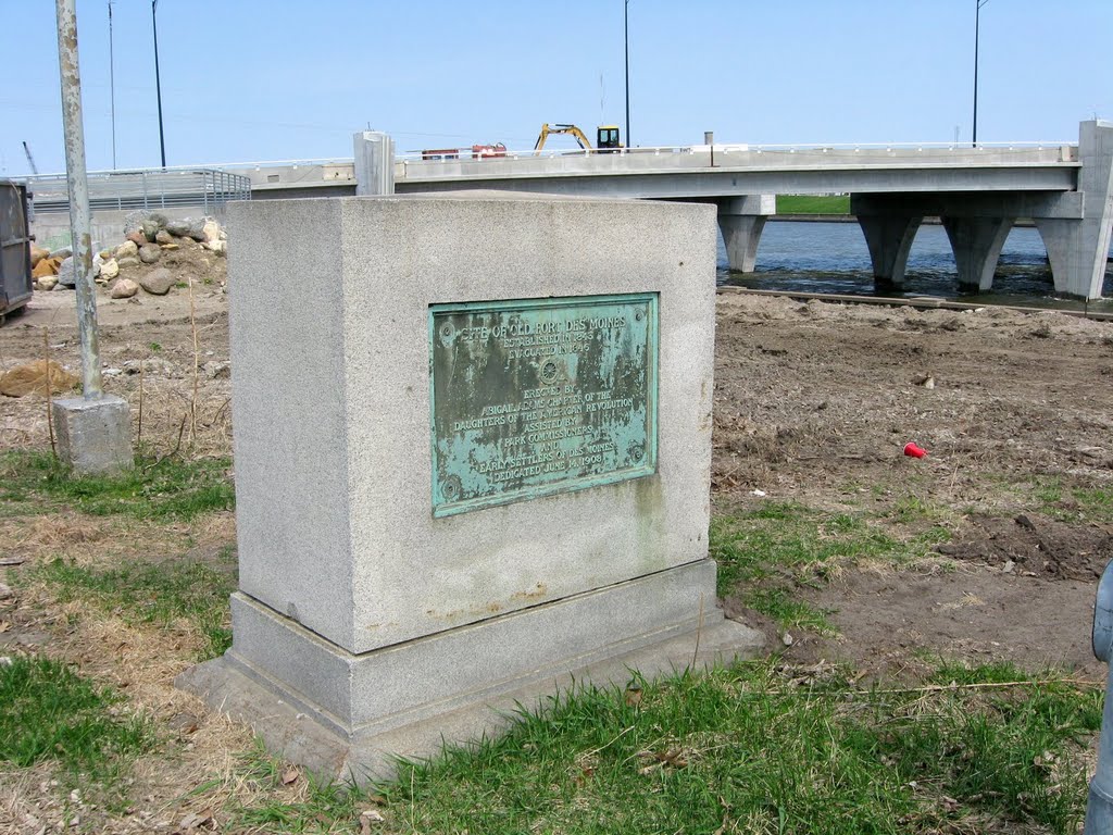 Site of Old Fort Des Moines marker.
