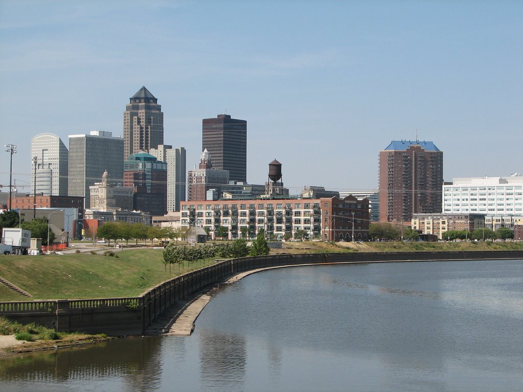 Des Moines skyline from SE of Principal Park
